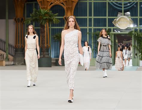 chanel defile croisiere 2019|THE CRUISE 2019/20 SHOW: THE COLLECTION AS SEEN BY .